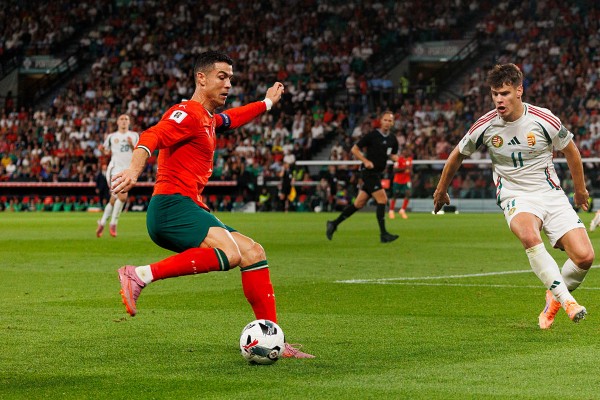 Ronaldo sẽ đau đầu lựa chọn đội tuyển cho con trai khoác áo.