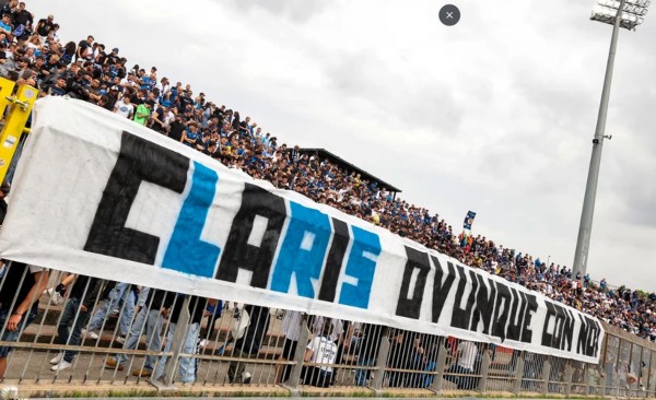 CĐV Atalanta tưởng nhớ fan xấu số.