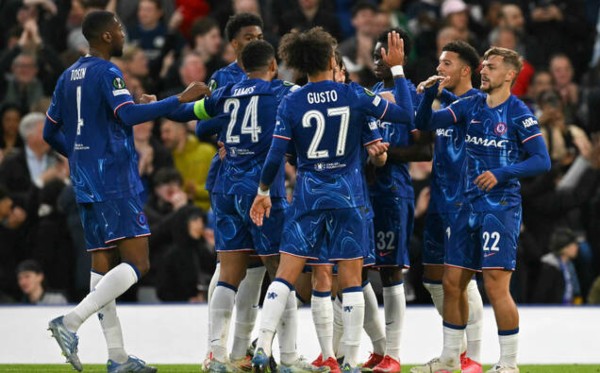 Chelsea giành quyền vào chung kết bằng tổng tỷ số 5-1