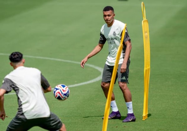 Mbappe tiếp tục kiện PSG