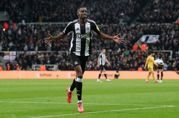 Liverpool muốn tăng cường hàng công với Isak
