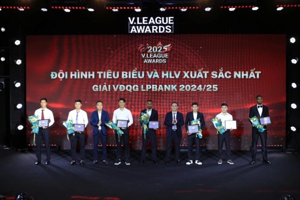 Quang Vinh lọt vào đội hình tiêu biểu V.League 2024/25.