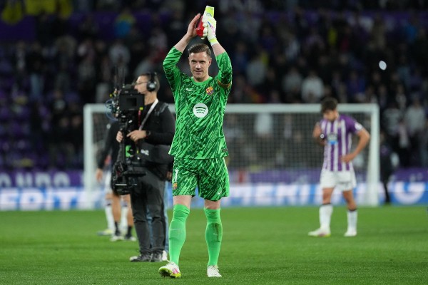Ter Stegen không còn được Barcelona trọng dụng.