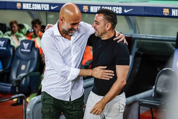 HLV Guardiola và Xavi bị mạo danh