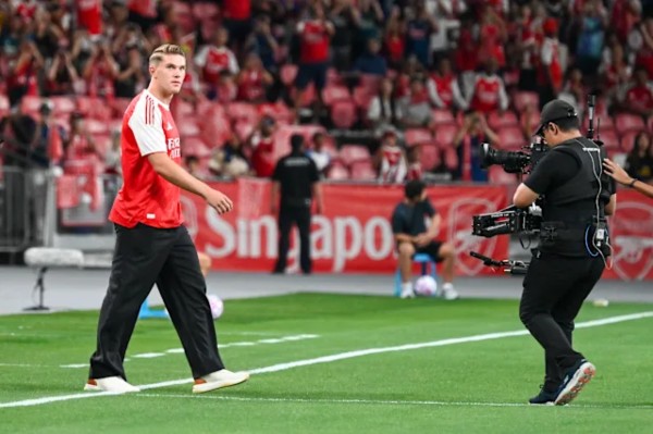 Gyokeres đã có màn chào sân các fan Arsenal