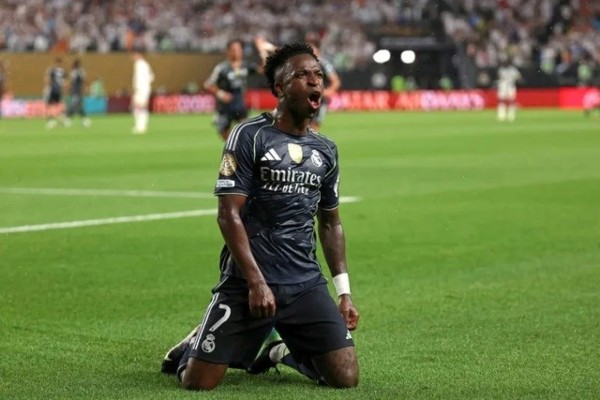 Vinicius phải tự cứu mình tại Real Madrid