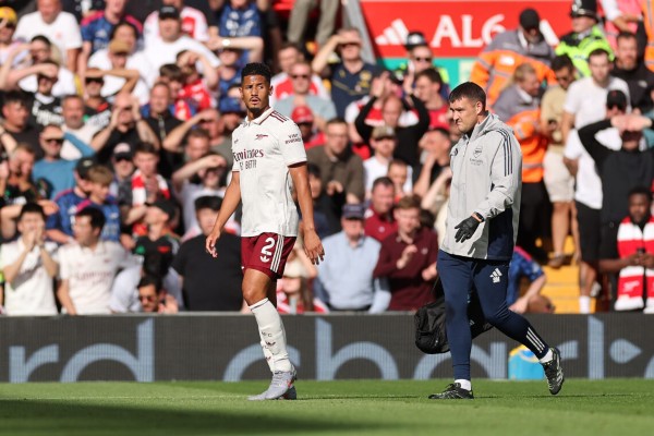 Saliba gia hạn với Arsenal