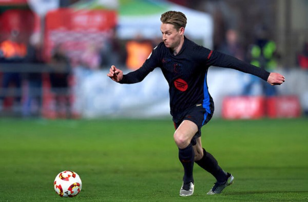 Barcelona vẫn bế tắc gia hạn với De Jong