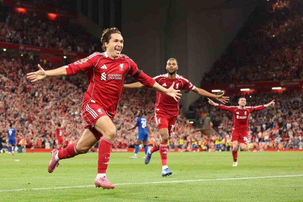 Liverpool quyết giữ Chiesa